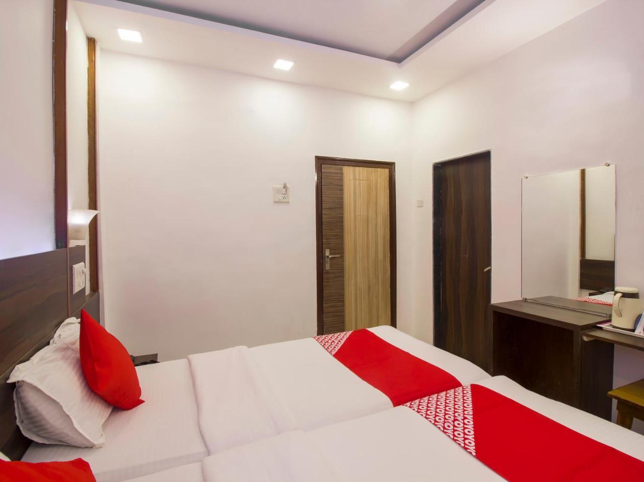 Oyo Flagship 19825 Hotel Panchratna Panvel Exterior foto