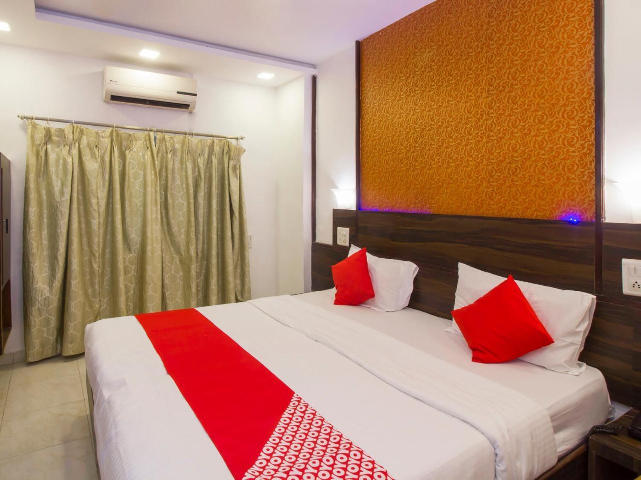 Oyo Flagship 19825 Hotel Panchratna Panvel Exterior foto