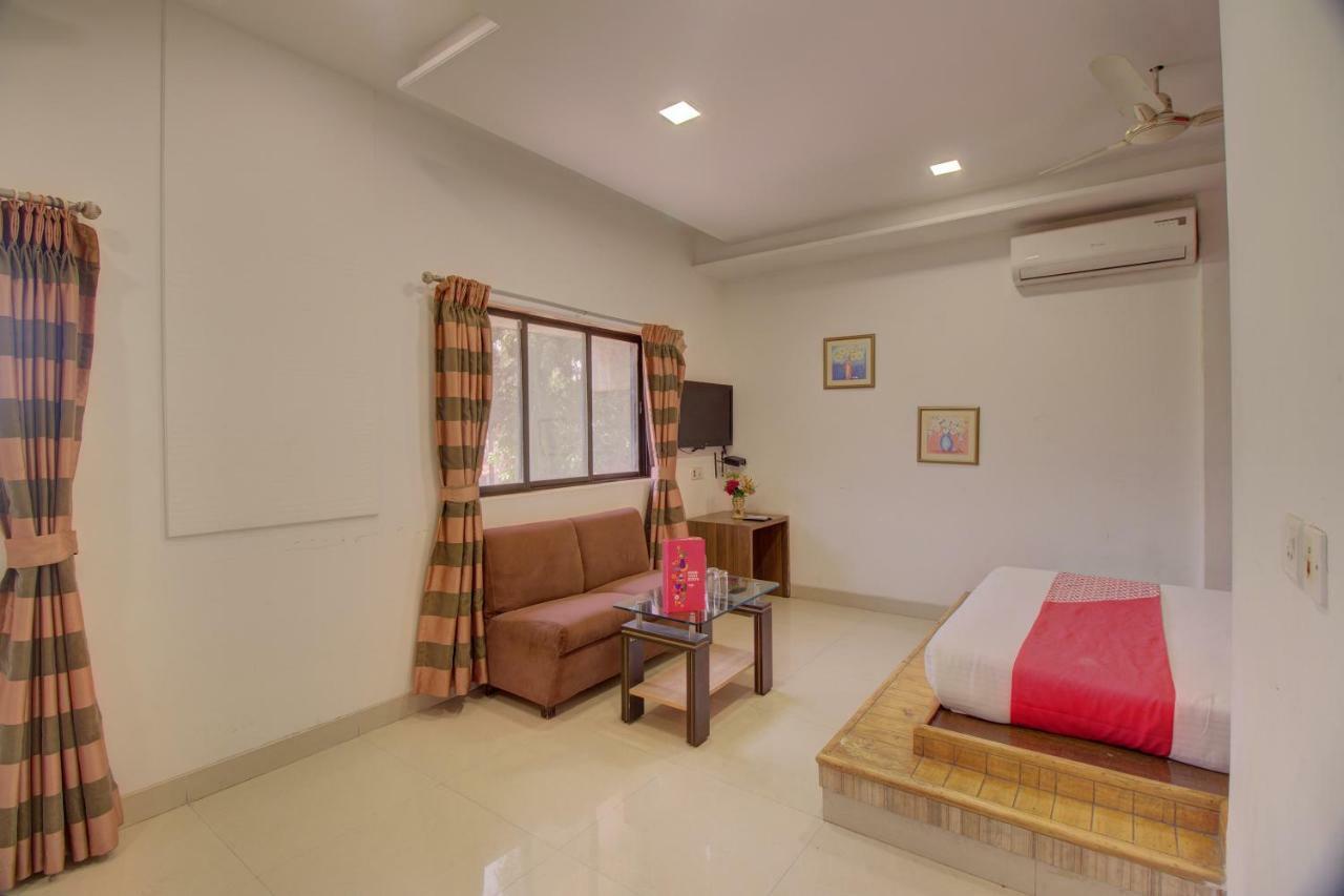 Oyo Flagship 19825 Hotel Panchratna Panvel Exterior foto