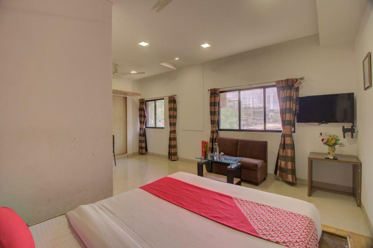 Oyo Flagship 19825 Hotel Panchratna Panvel Exterior foto