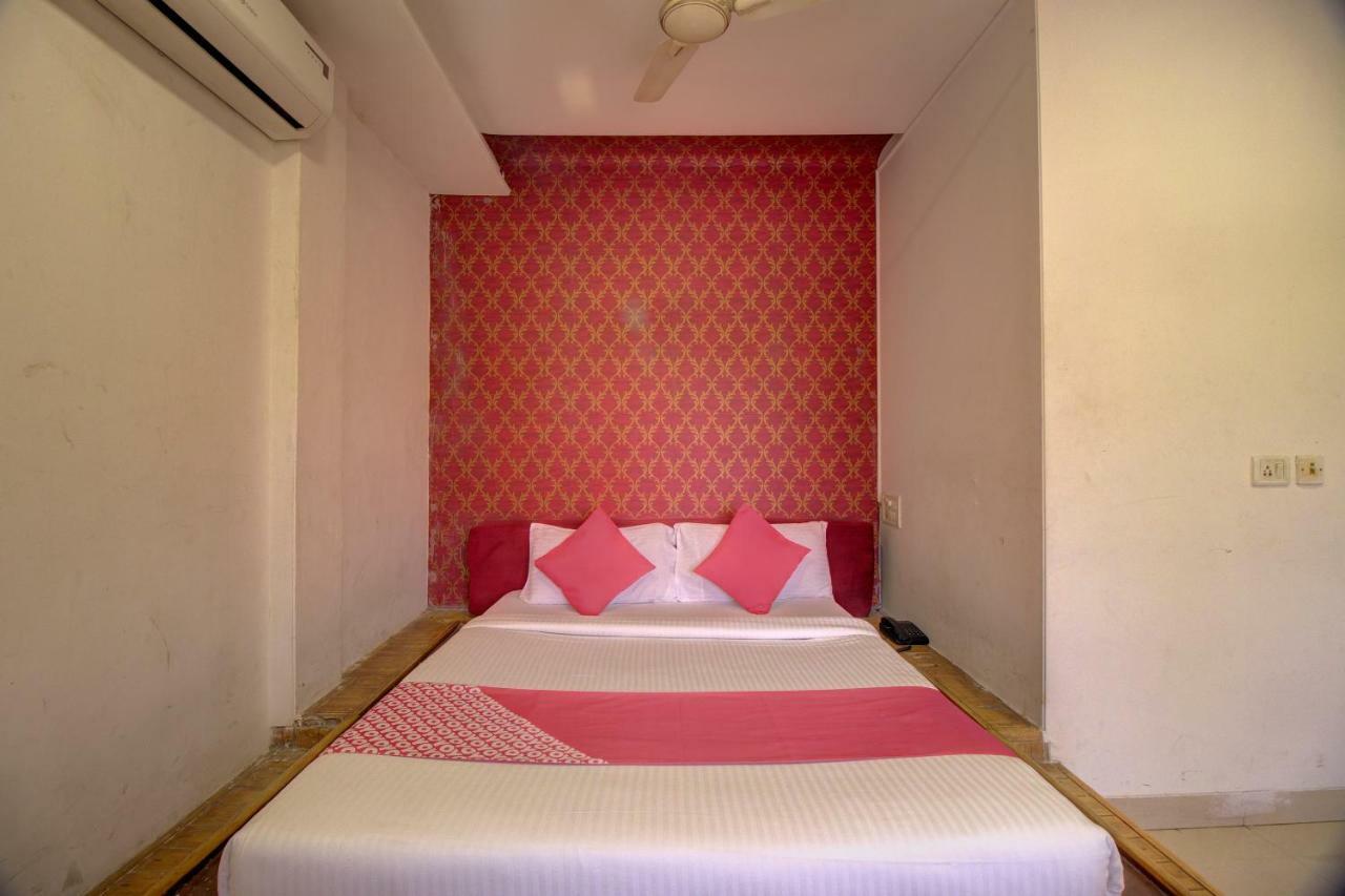 Oyo Flagship 19825 Hotel Panchratna Panvel Exterior foto