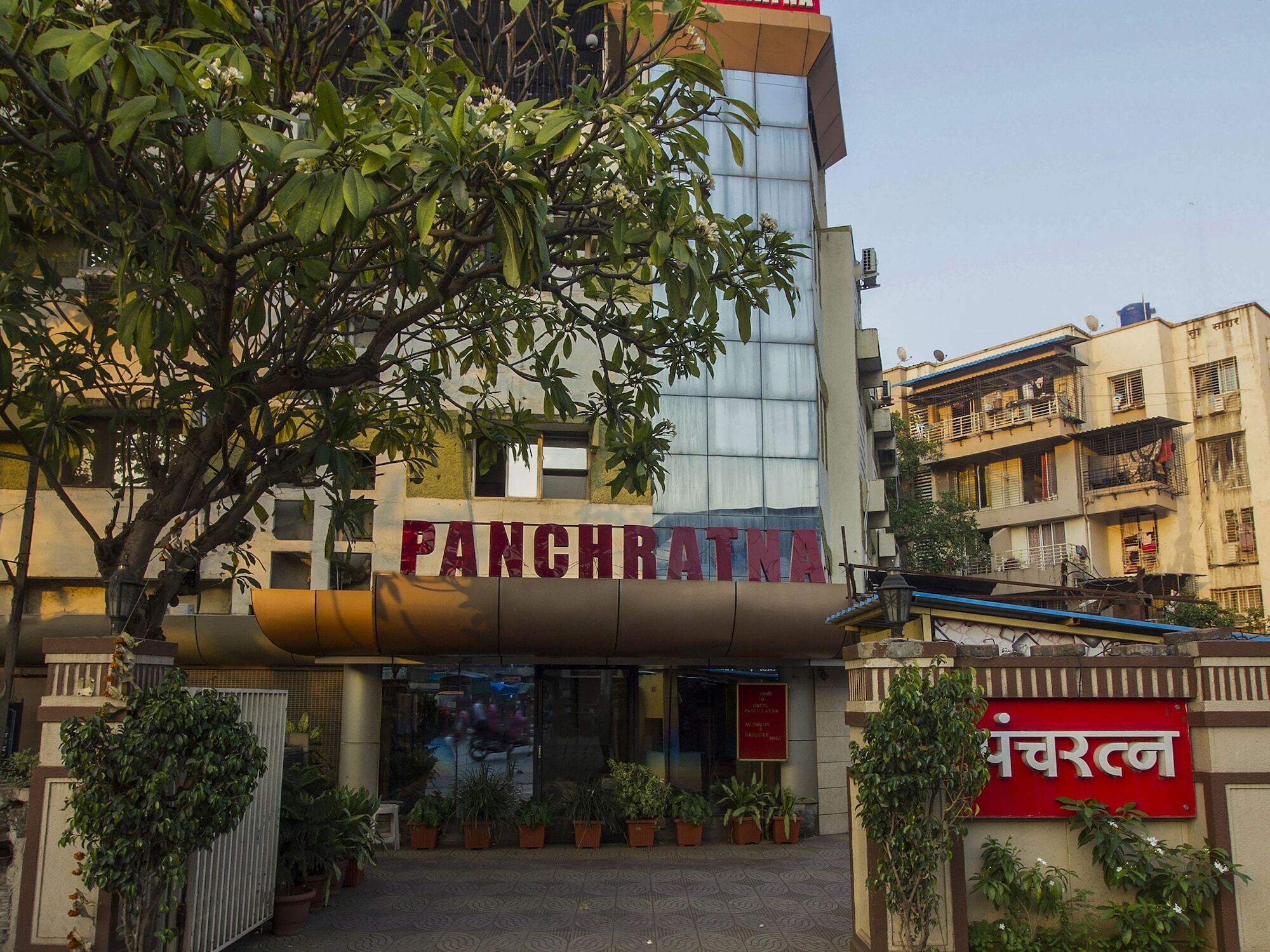 Oyo Flagship 19825 Hotel Panchratna Panvel Exterior foto